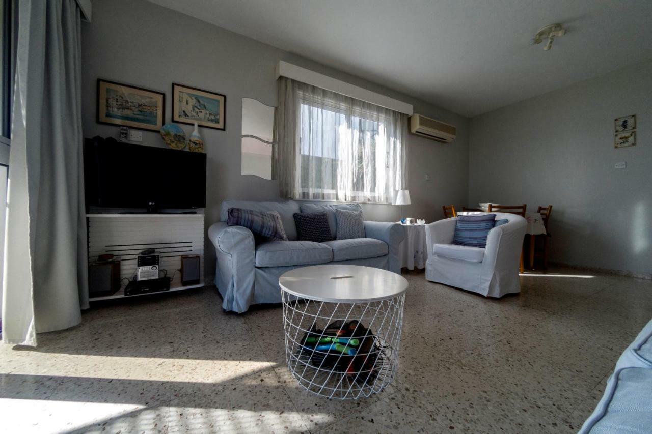 Blue Bay Beach House Larnaca Extérieur photo