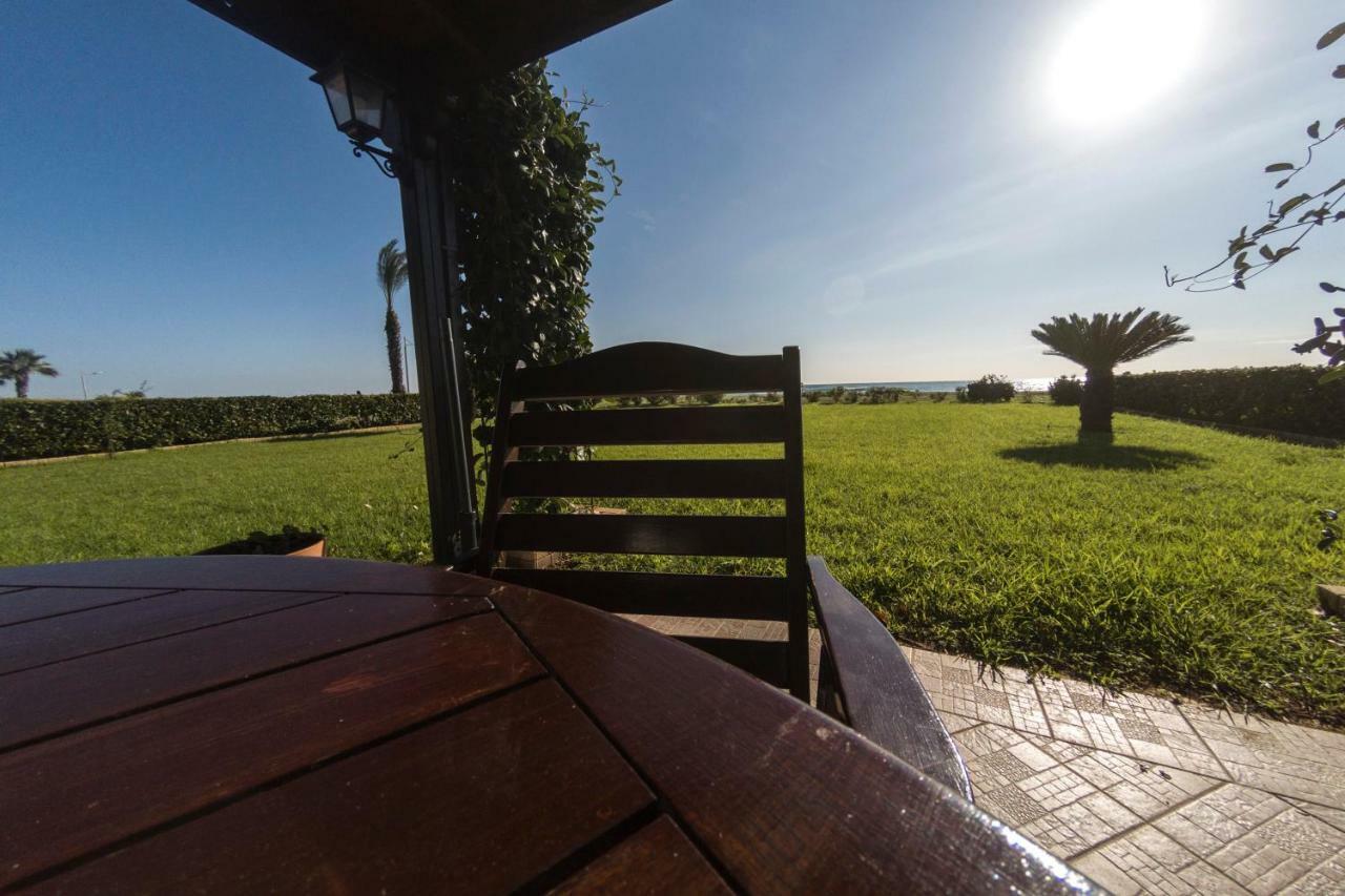 Blue Bay Beach House Larnaca Extérieur photo