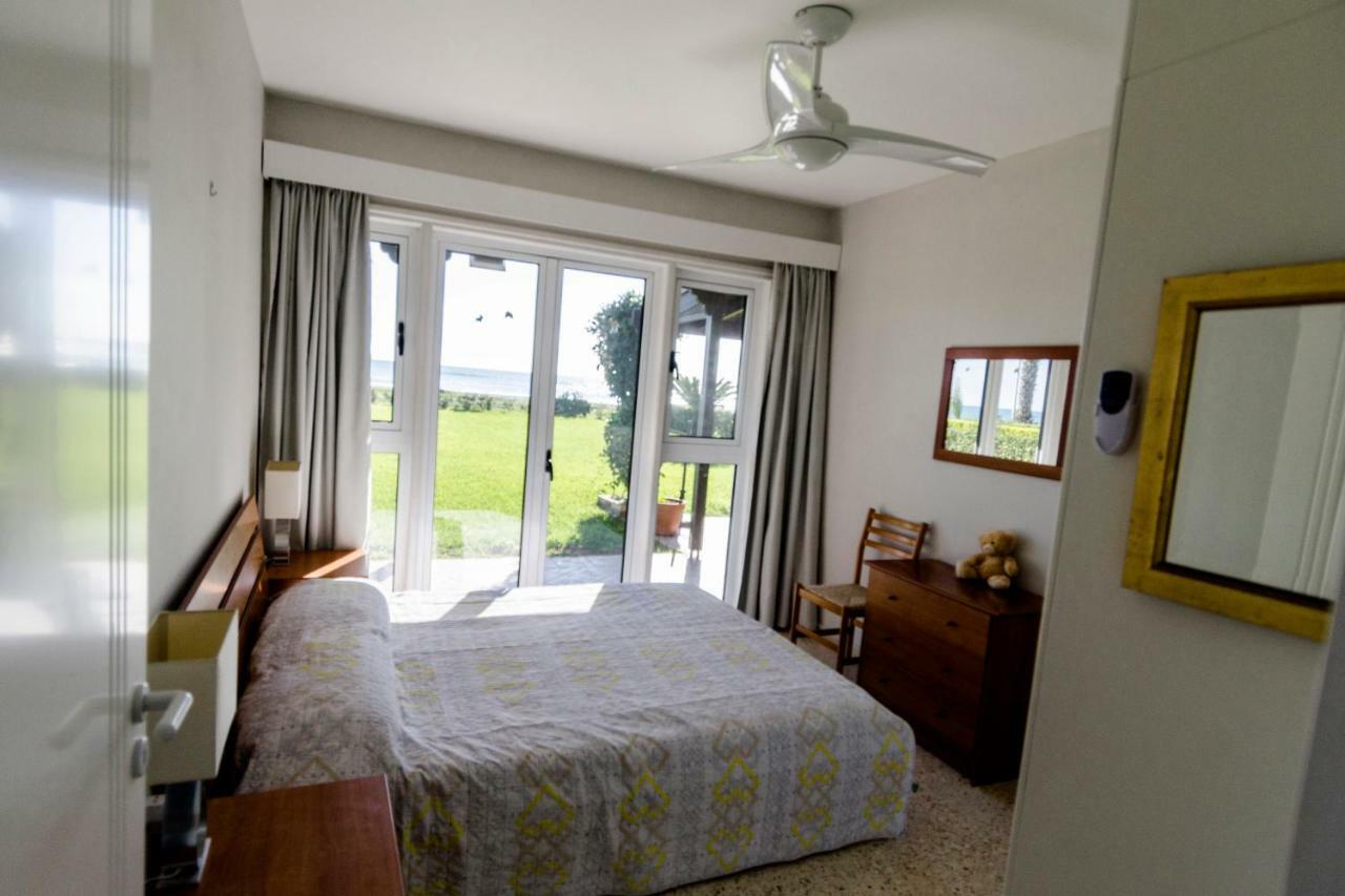 Blue Bay Beach House Larnaca Extérieur photo