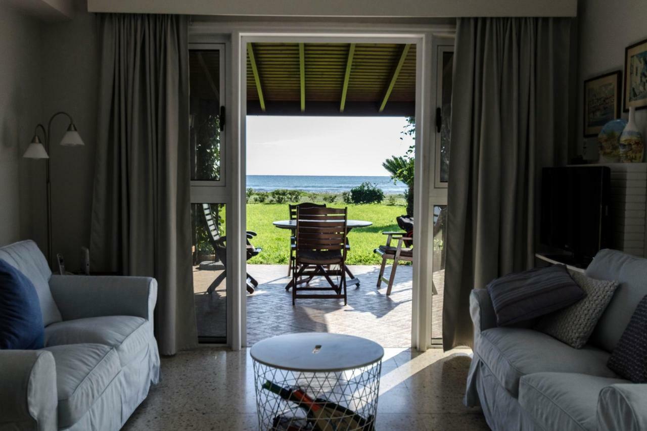 Blue Bay Beach House Larnaca Extérieur photo